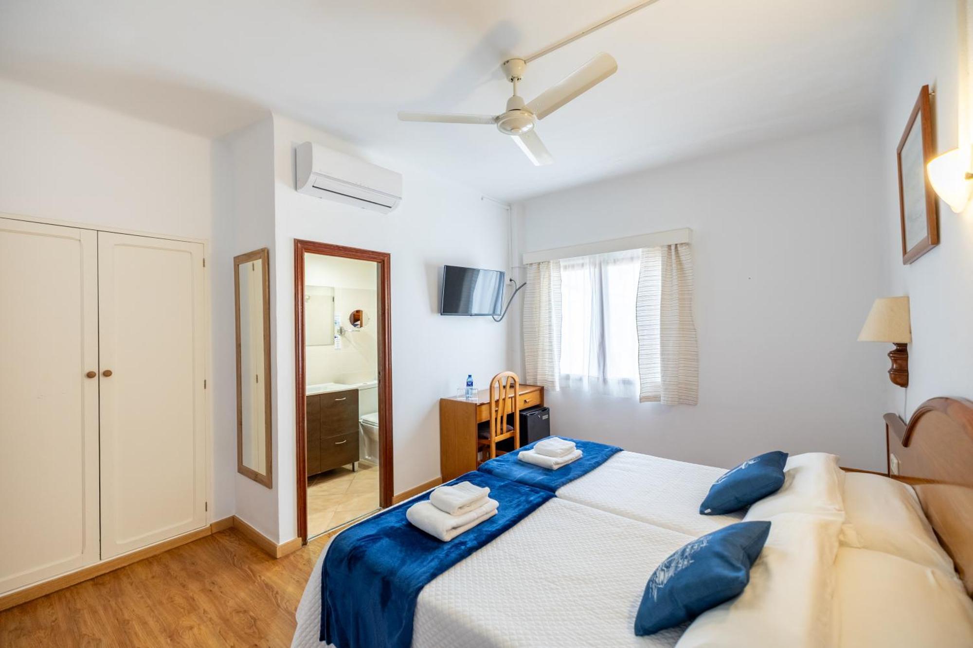 Hostal Doris - Adults Only كولونيا سانت خورذي المظهر الخارجي الصورة